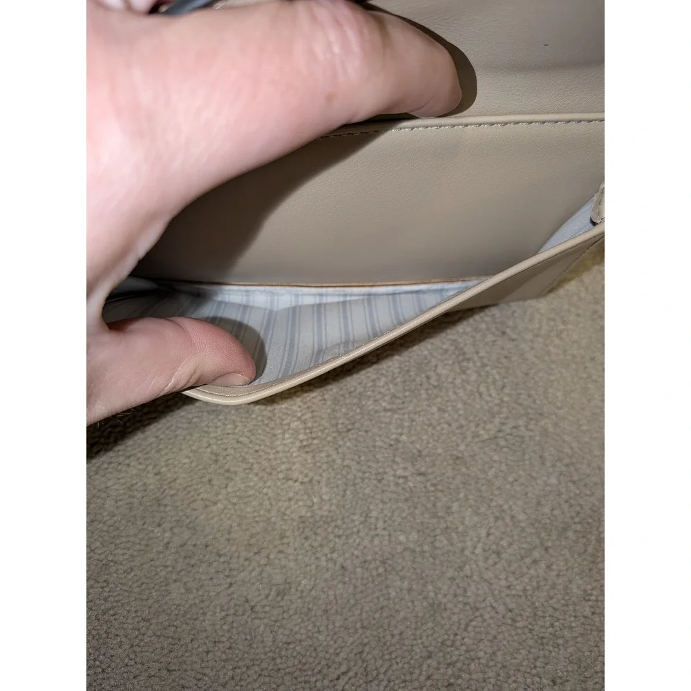 Jen & Co‎ Beige Woven Vegan Leather Crossbody Wallet Bag Card Holder Clutch